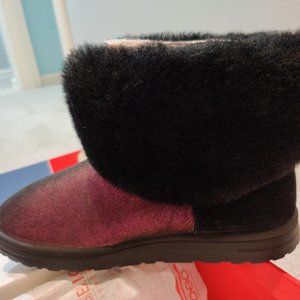 Brand new Abeo sheepskin metallic winter boots, size 7